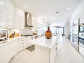 934 S Southlake Dr, Hollywood FL 33019