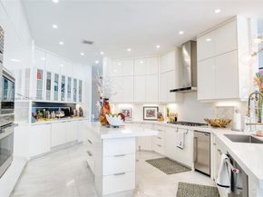 934 S Southlake Dr, Hollywood FL 33019
