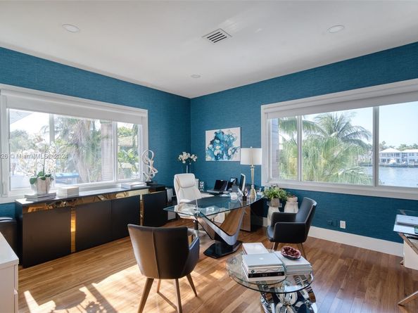 934 S Southlake Dr, Hollywood FL 33019