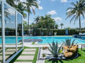 934 S Southlake Dr, Hollywood FL 33019