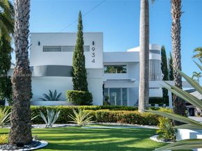 934 S Southlake Dr, Hollywood FL 33019