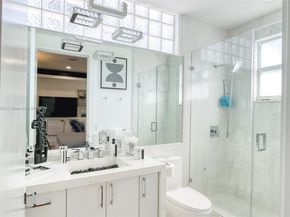 934 S Southlake Dr, Hollywood FL 33019