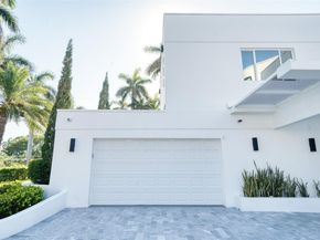 934 S Southlake Dr, Hollywood FL 33019