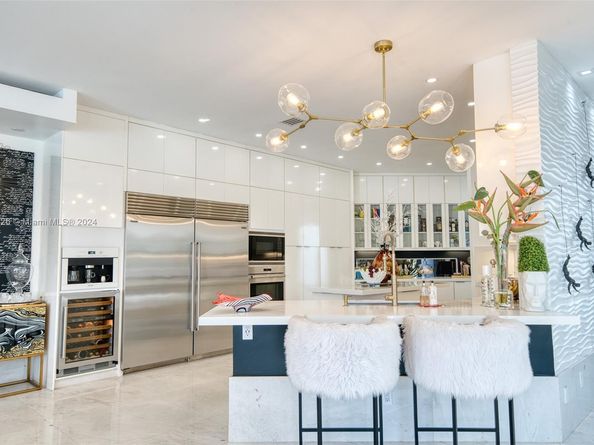 934 S Southlake Dr, Hollywood FL 33019