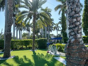 934 S Southlake Dr, Hollywood FL 33019