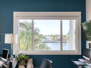 934 S Southlake Dr, Hollywood FL 33019