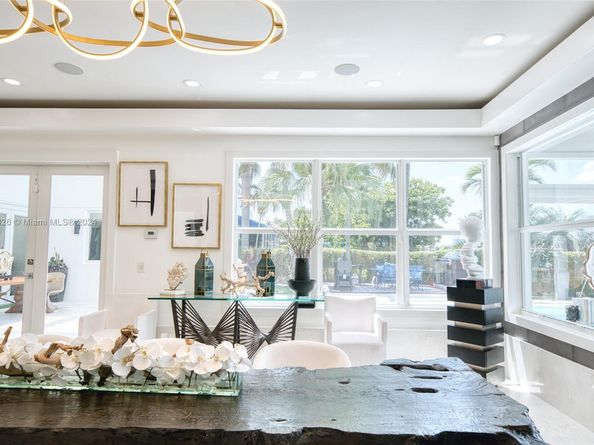 934 S Southlake Dr, Hollywood FL 33019