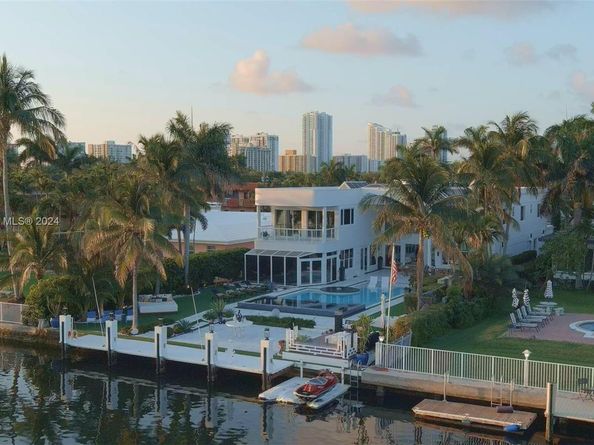 934 S Southlake Dr, Hollywood FL 33019