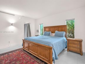 1933 S Oak Haven Cir, Miami FL 33179