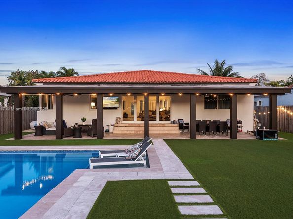 7940 Hawthorne Ave, Miami Beach FL 33141