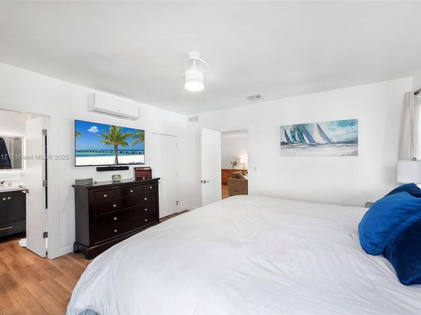 7940 Hawthorne Ave, Miami Beach FL 33141