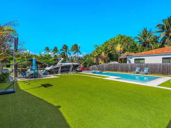 7940 Hawthorne Ave, Miami Beach FL 33141