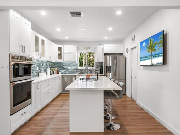 7940 Hawthorne Ave, Miami Beach FL 33141