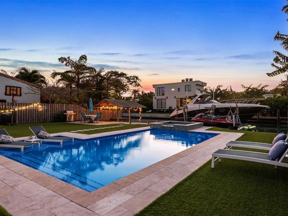 7940 Hawthorne Ave, Miami Beach FL 33141