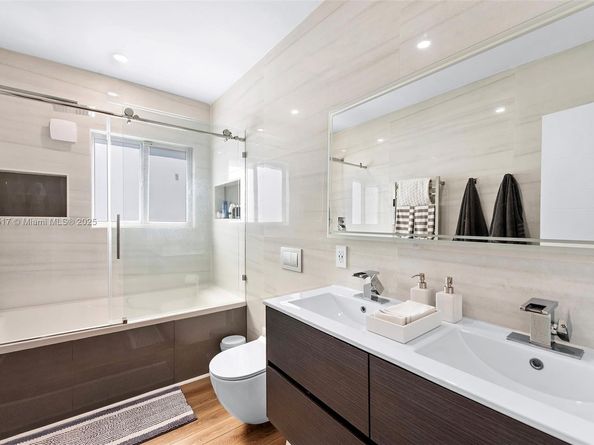 7940 Hawthorne Ave, Miami Beach FL 33141