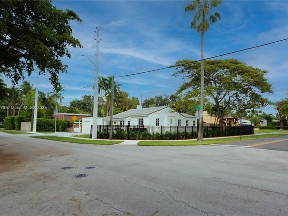 1375 SW 47th Ave, Coral Gables FL 33134