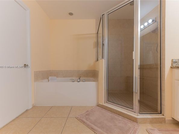 3001 NE 185th St 710, Aventura FL 33180