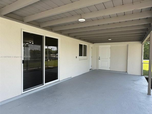 6285 NW 23rd St, Margate FL 33063