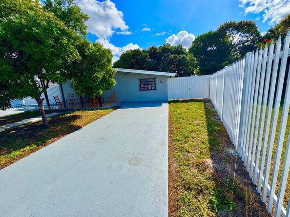 830 SE 7th Pl, Hialeah FL 33010