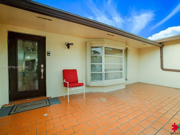 2210 NW 91st Ter, Pembroke Pines FL 33024