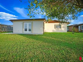 2210 NW 91st Ter, Pembroke Pines FL 33024