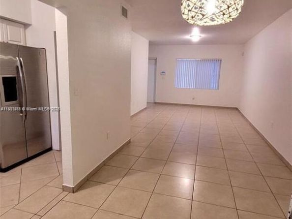 8453 NW 4th Ct 8453, Miami FL 33150
