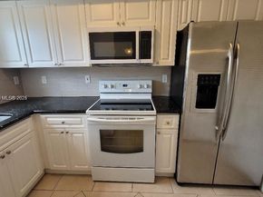 8453 NW 4th Ct 8453, Miami FL 33150