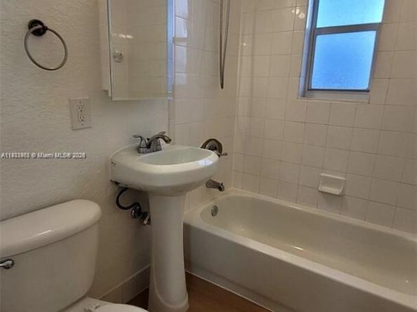 8453 NW 4th Ct 8453, Miami FL 33150
