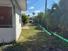 735 Ridge Rd 1, Lantana FL 33462