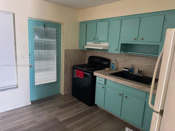 735 Ridge Rd 1, Lantana FL 33462