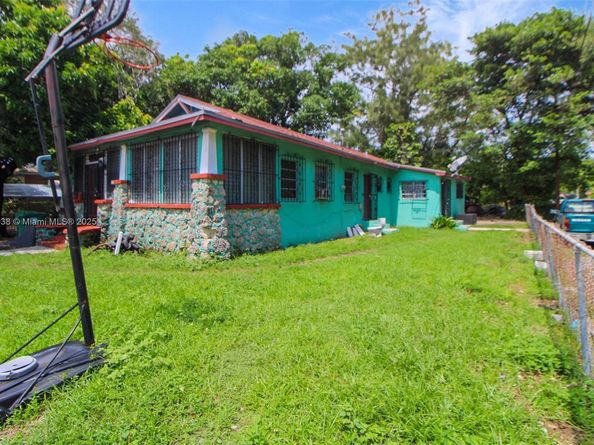 105 NW 58th St, Miami FL 33127