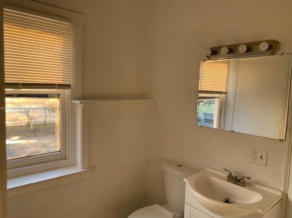 605 S J St, Lake Worth FL 33460