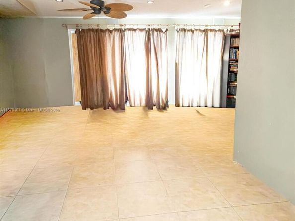 17352 NW 61st Ct S, Hialeah FL 33015