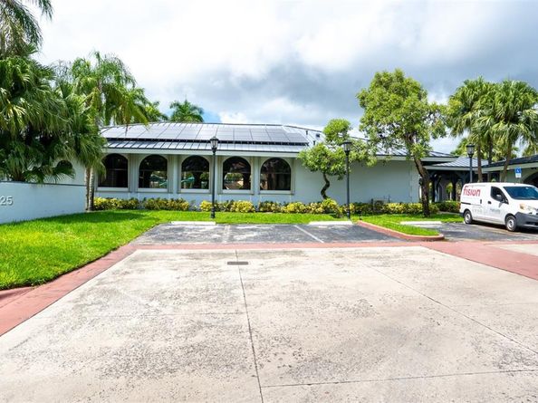 17352 NW 61st Ct S, Hialeah FL 33015