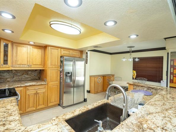 17352 NW 61st Ct S, Hialeah FL 33015