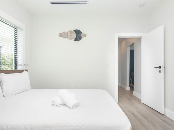 2360 SW 12th St, Miami FL 33135