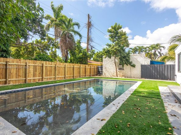 2360 SW 12th St, Miami FL 33135