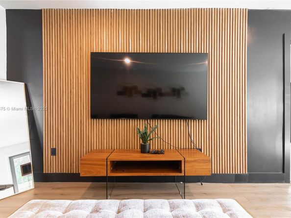 2360 SW 12th St, Miami FL 33135