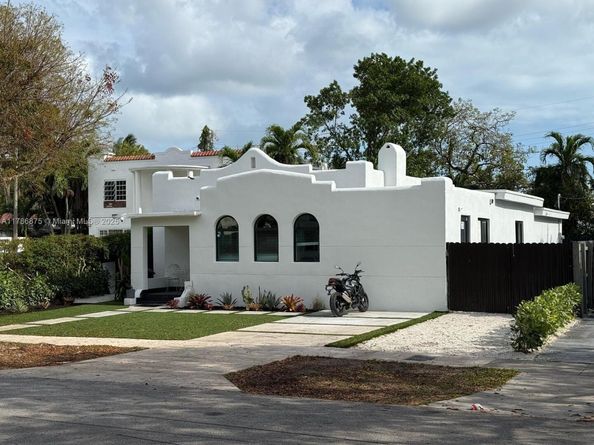 2360 SW 12th St, Miami FL 33135
