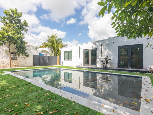 2360 SW 12th St, Miami FL 33135