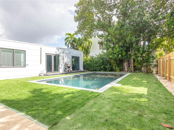 2360 SW 12th St, Miami FL 33135