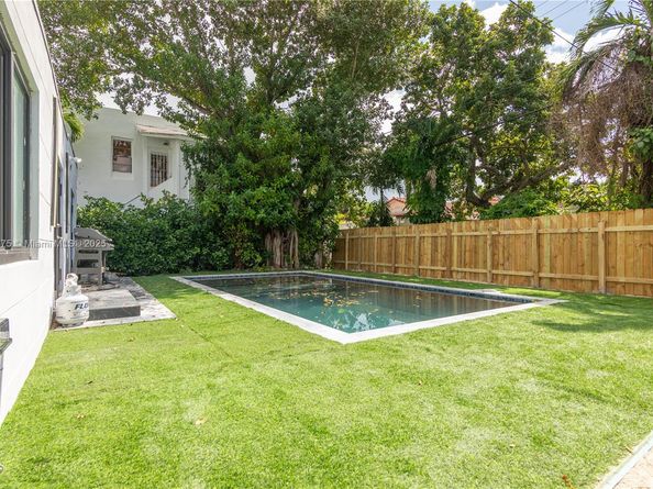 2360 SW 12th St, Miami FL 33135