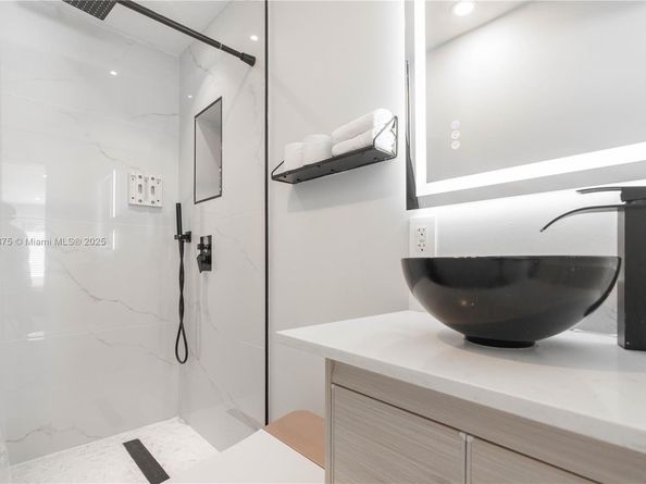 2360 SW 12th St, Miami FL 33135