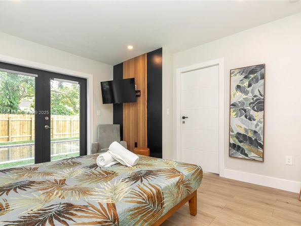 2360 SW 12th St, Miami FL 33135