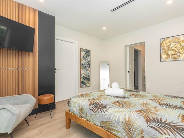 2360 SW 12th St, Miami FL 33135