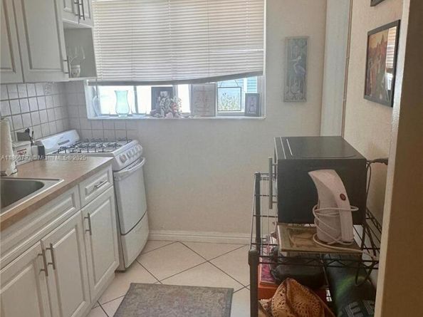 330 74th St 16, Miami Beach FL 33141