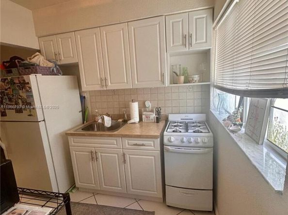 330 74th St 16, Miami Beach FL 33141