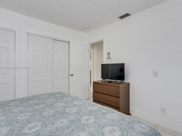 906 N 13th Ave, Hollywood FL 33019