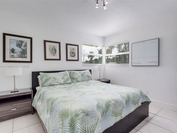 906 N 13th Ave, Hollywood FL 33019