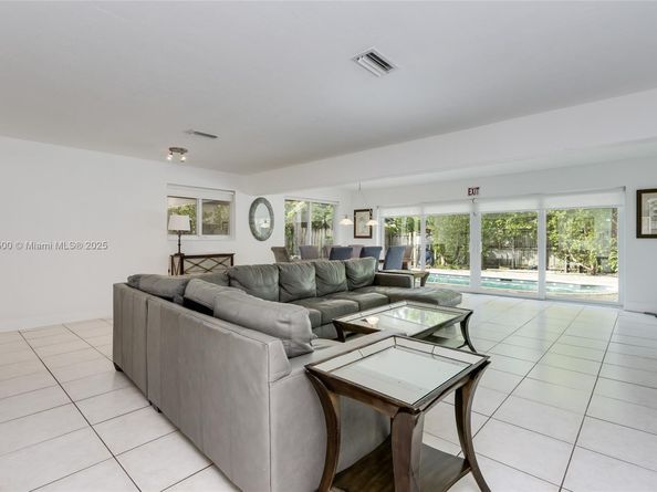 906 N 13th Ave, Hollywood FL 33019